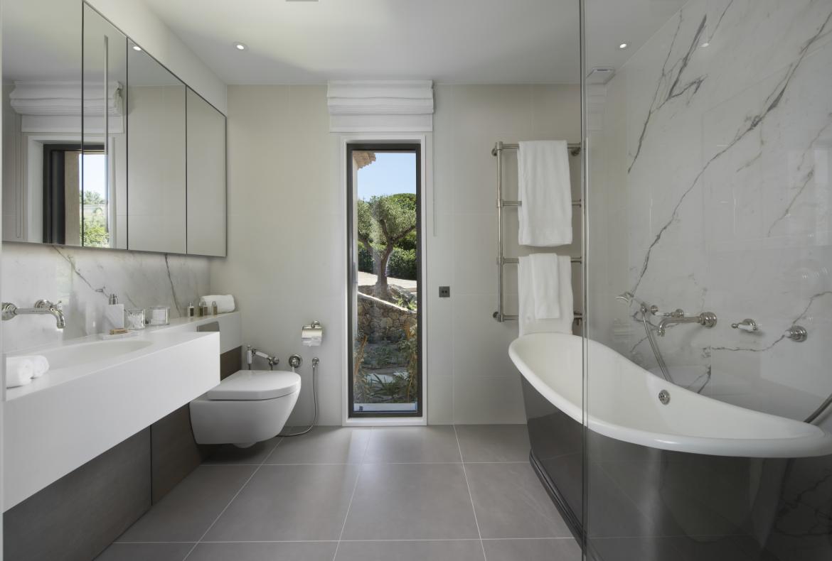 Luxury 6 bedroom holiday villa with private pool in Cote d'Azur France (PV1627)