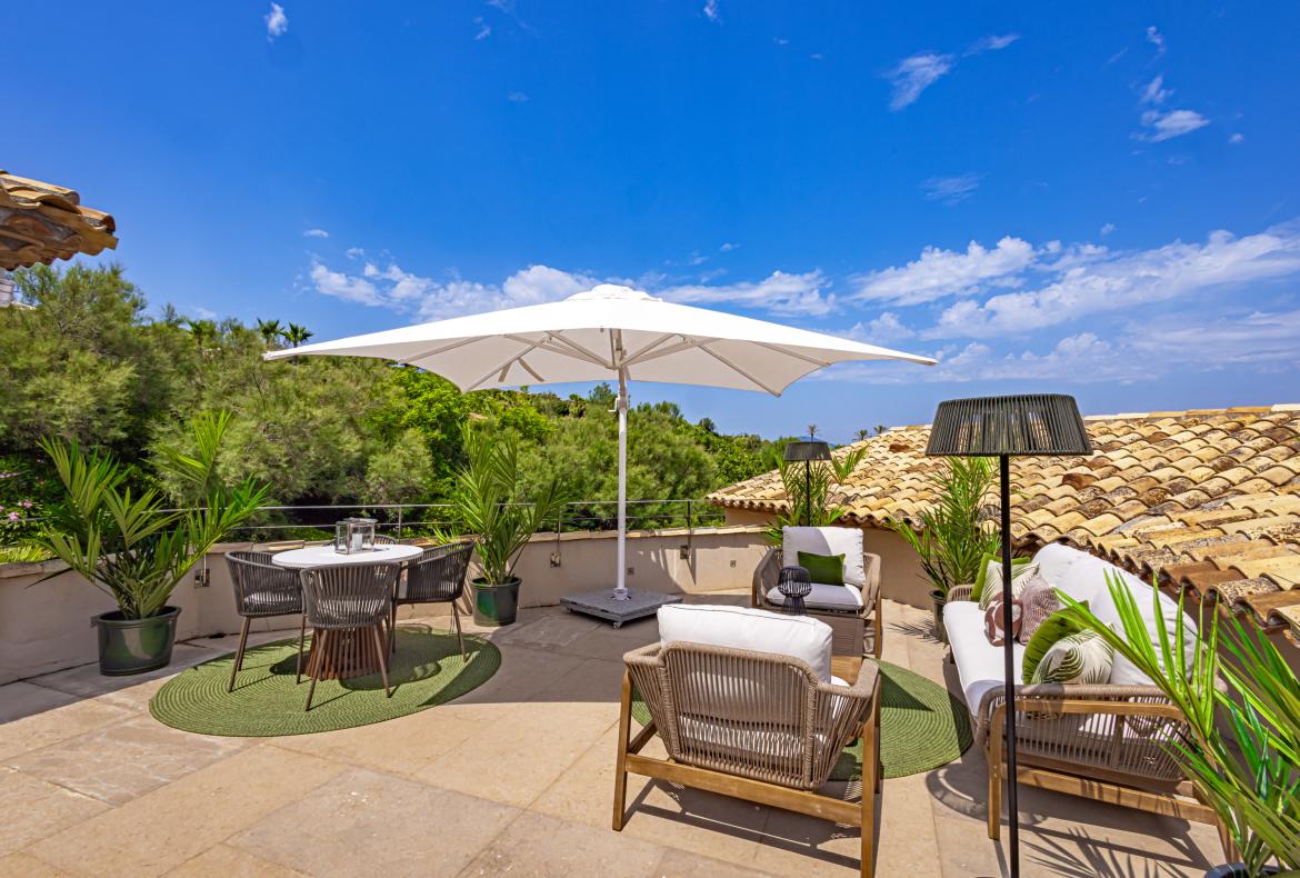 Luxury 6 bedroom holiday villa with private pool in Cote d'Azur France (PV1627)