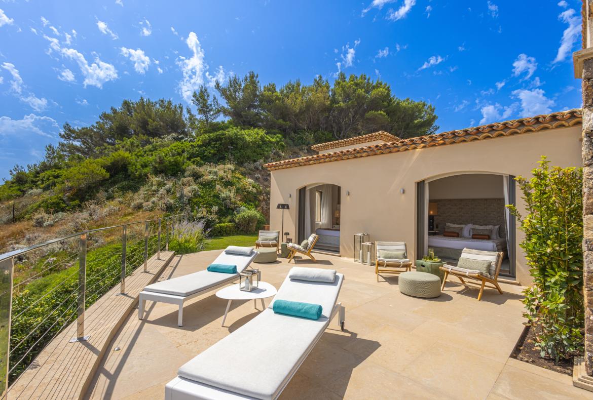Luxury 6 bedroom holiday villa with private pool in Cote d'Azur France (PV1627)
