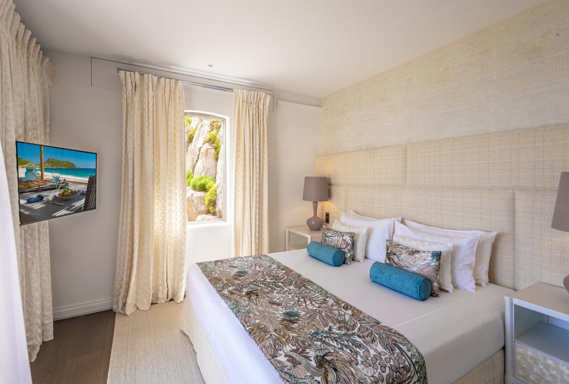 Luxury 6 bedroom holiday villa with private pool in Cote d'Azur France (PV1627)