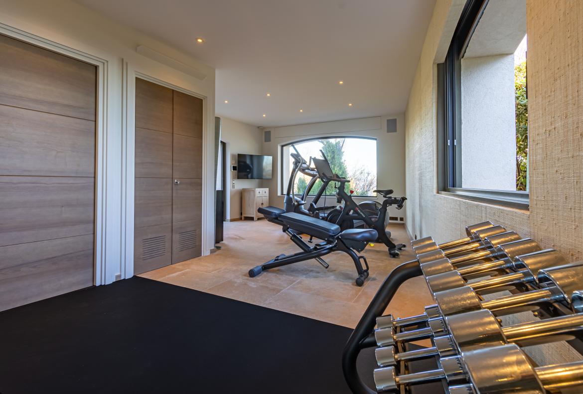 Luxury 6 bedroom holiday villa with private pool in Cote d'Azur France (PV1627)