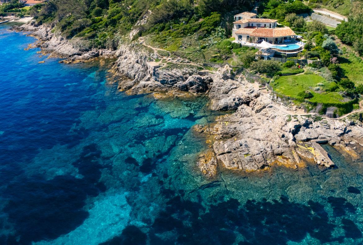 Luxury 6 bedroom holiday villa with private pool in Cote d'Azur France (PV1627)