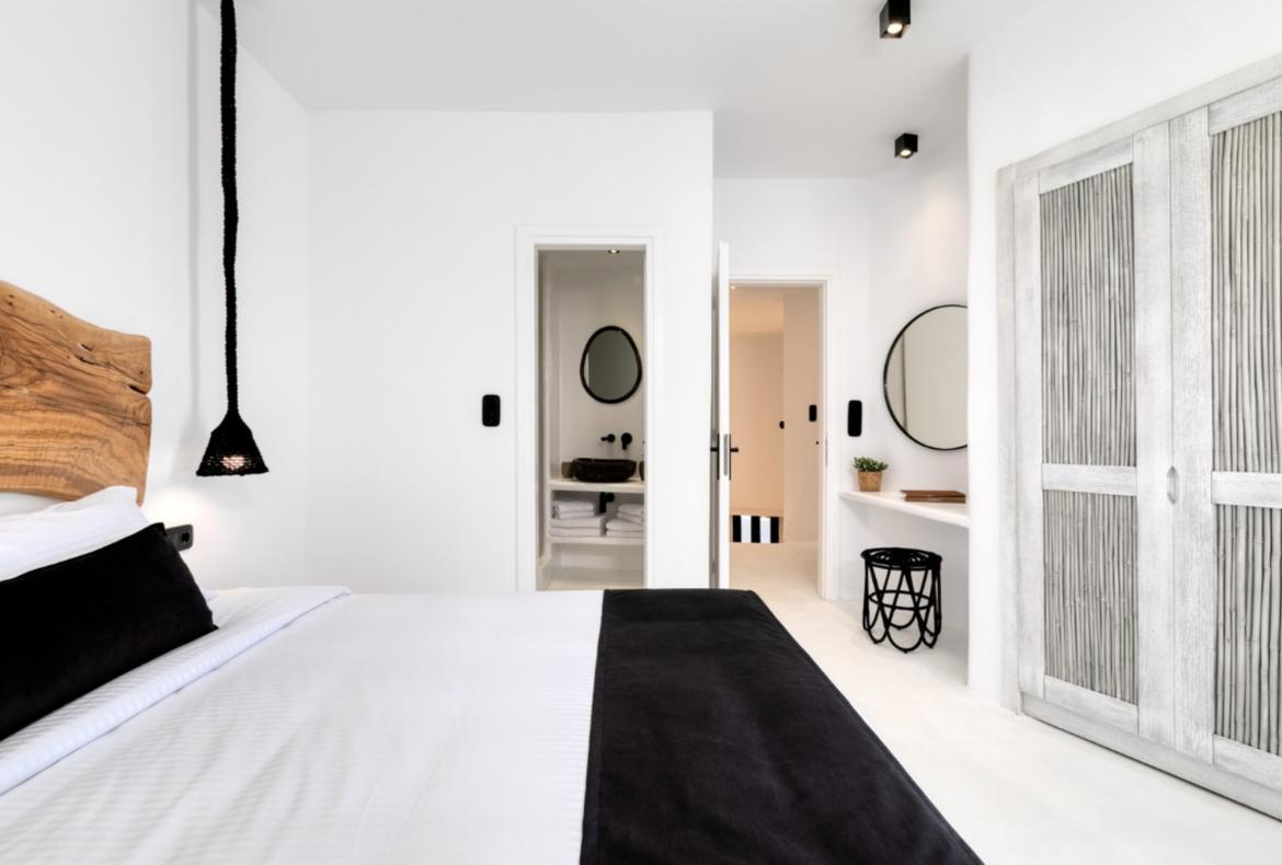 Luxury 5 bedroom holiday villa with private pool in Mykonos Greece (PV1349)