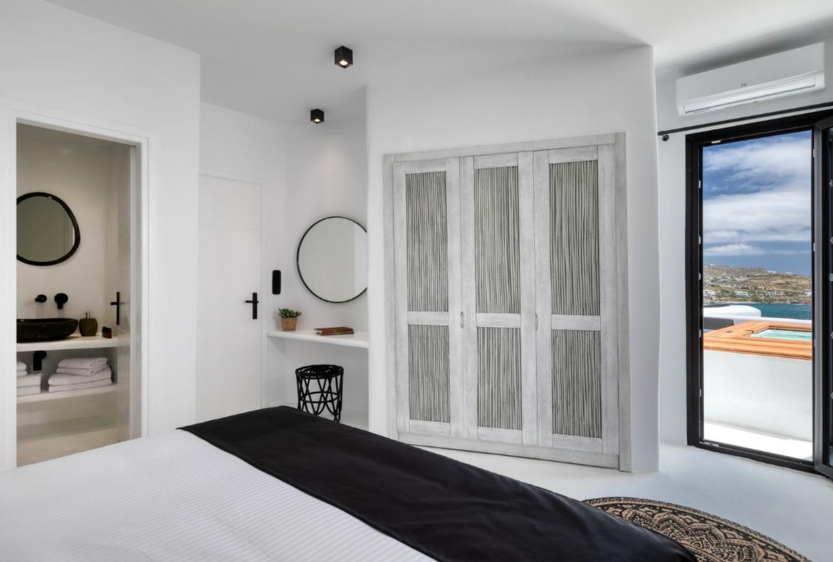 Luxury 5 bedroom holiday villa with private pool in Mykonos Greece (PV1349)