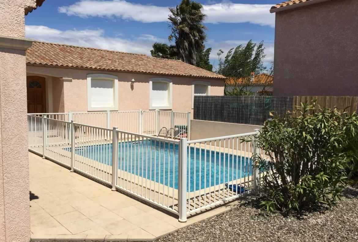 Spacious villa with 4 bedrooms and private pool, walking distance to the beach at Valras Plage (VAS105)