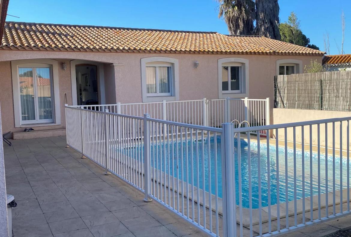 Spacious villa with 4 bedrooms and private pool, walking distance to the beach at Valras Plage (VAS105)