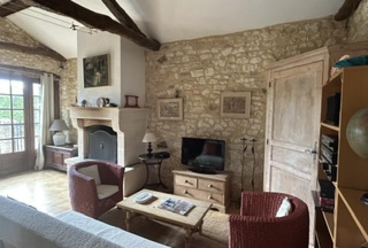 Villa in Charming Périgord Village. Heatable Pool and Garden. 3 bedrooms to sleep 6 (BERG101)