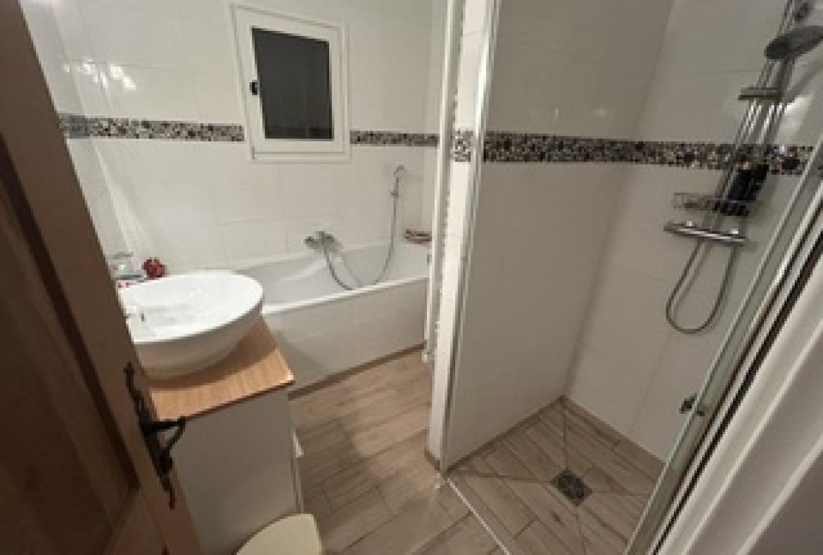 Villa in Charming Périgord Village. Heatable Pool and Garden. 3 bedrooms to sleep 6 (BERG101)