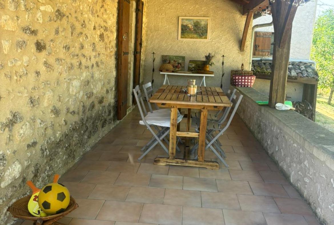 Villa in Charming Périgord Village. Heatable Pool and Garden. 3 bedrooms to sleep 6 (BERG101)