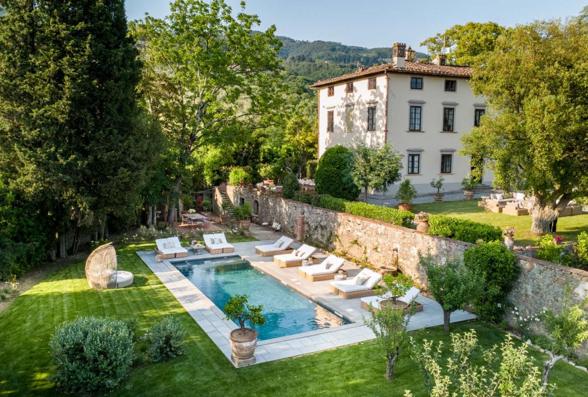 Luxury 11 bedroom holiday villa with private pool in Tuscany Italy (PV3007)