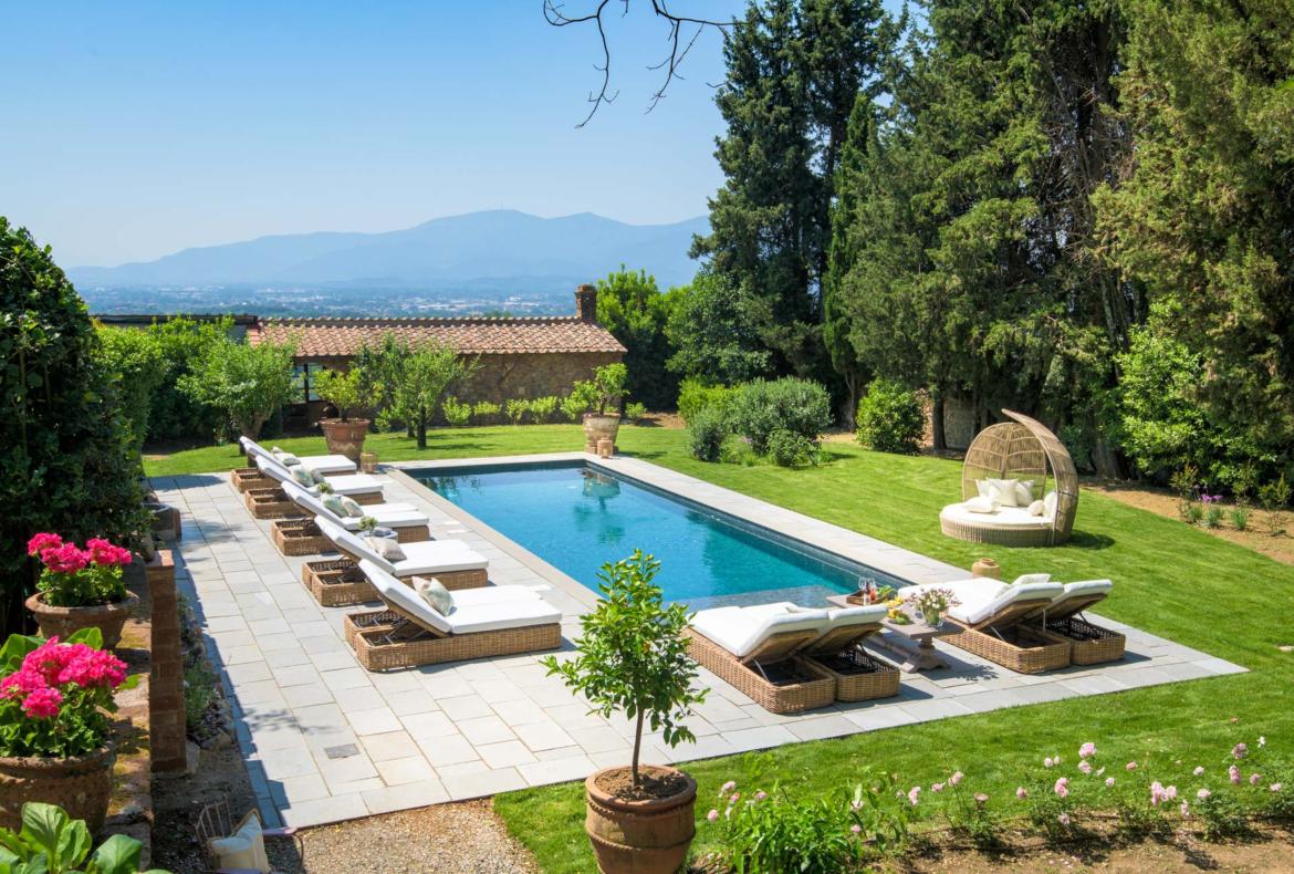 Luxury 11 bedroom holiday villa with private pool in Tuscany Italy (PV3007)