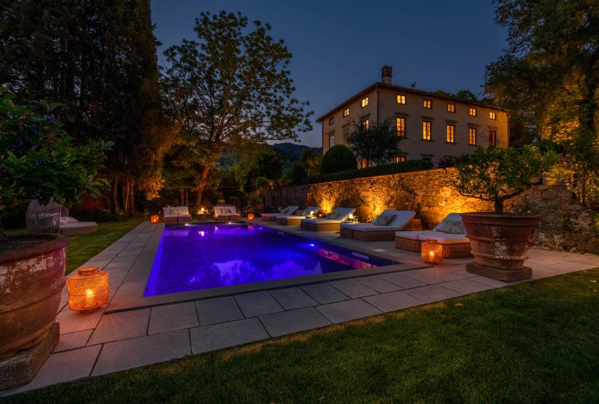 Luxury 11 bedroom holiday villa with private pool in Tuscany Italy (PV3007)