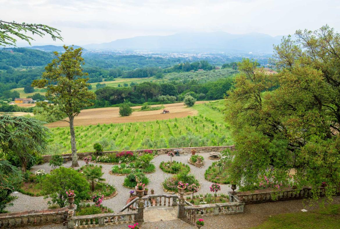 Luxury 11 bedroom holiday villa with private pool in Tuscany Italy (PV3007)