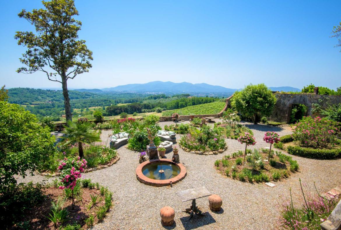 Luxury 11 bedroom holiday villa with private pool in Tuscany Italy (PV3007)