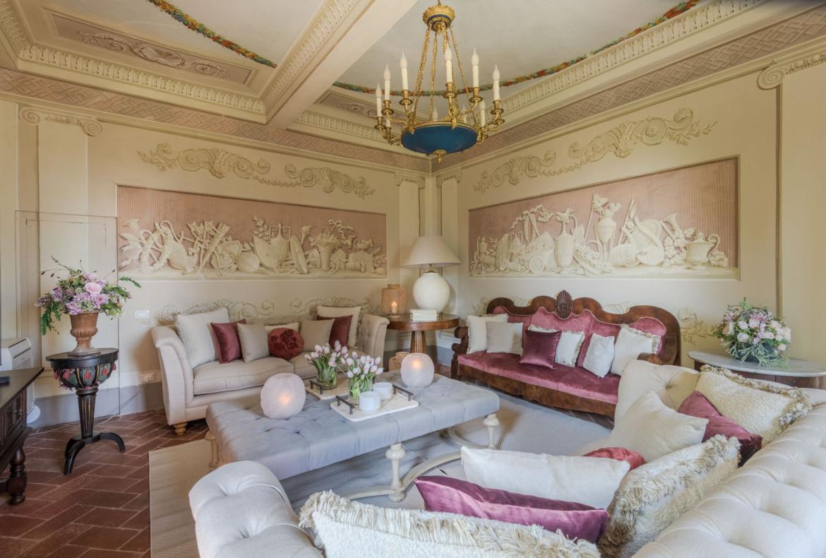 Luxury 11 bedroom holiday villa with private pool in Tuscany Italy (PV3007)