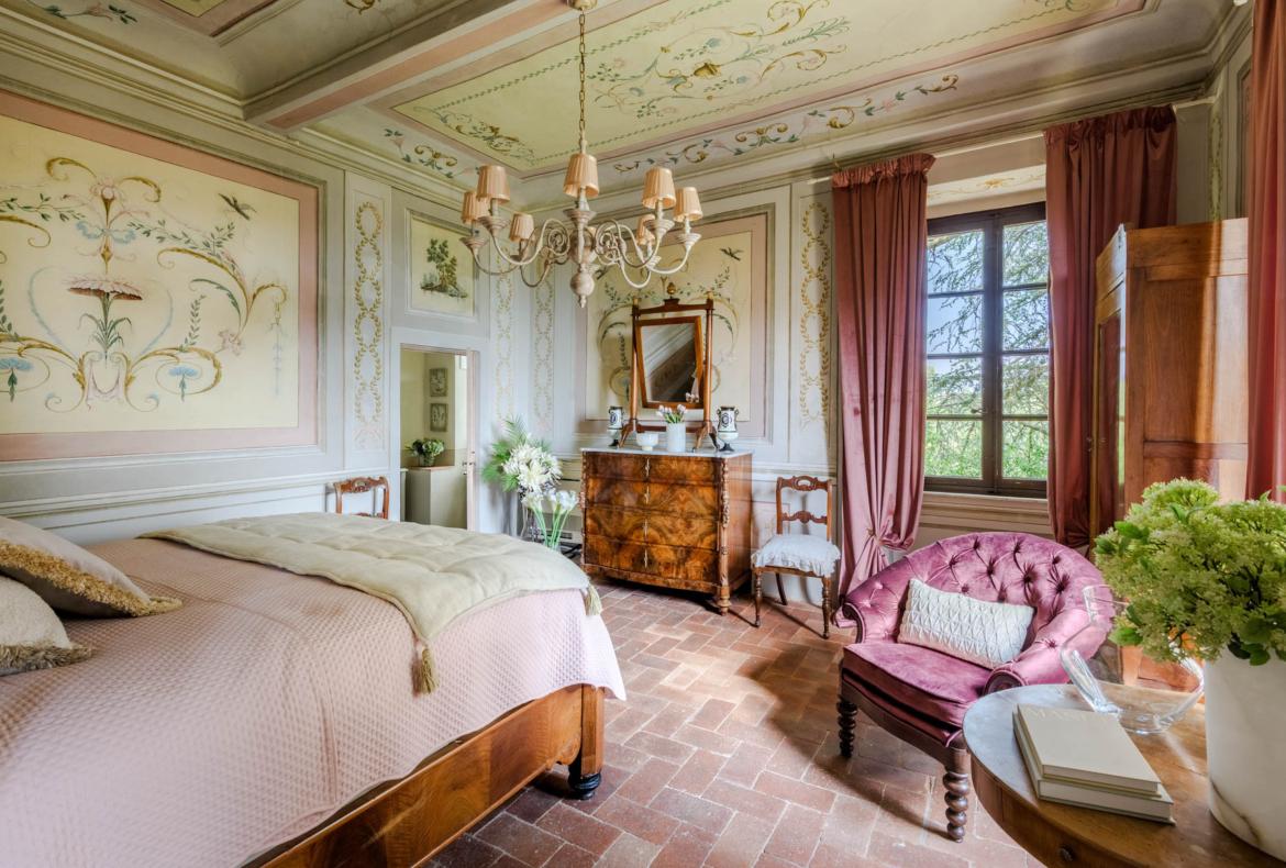 Luxury 11 bedroom holiday villa with private pool in Tuscany Italy (PV3007)
