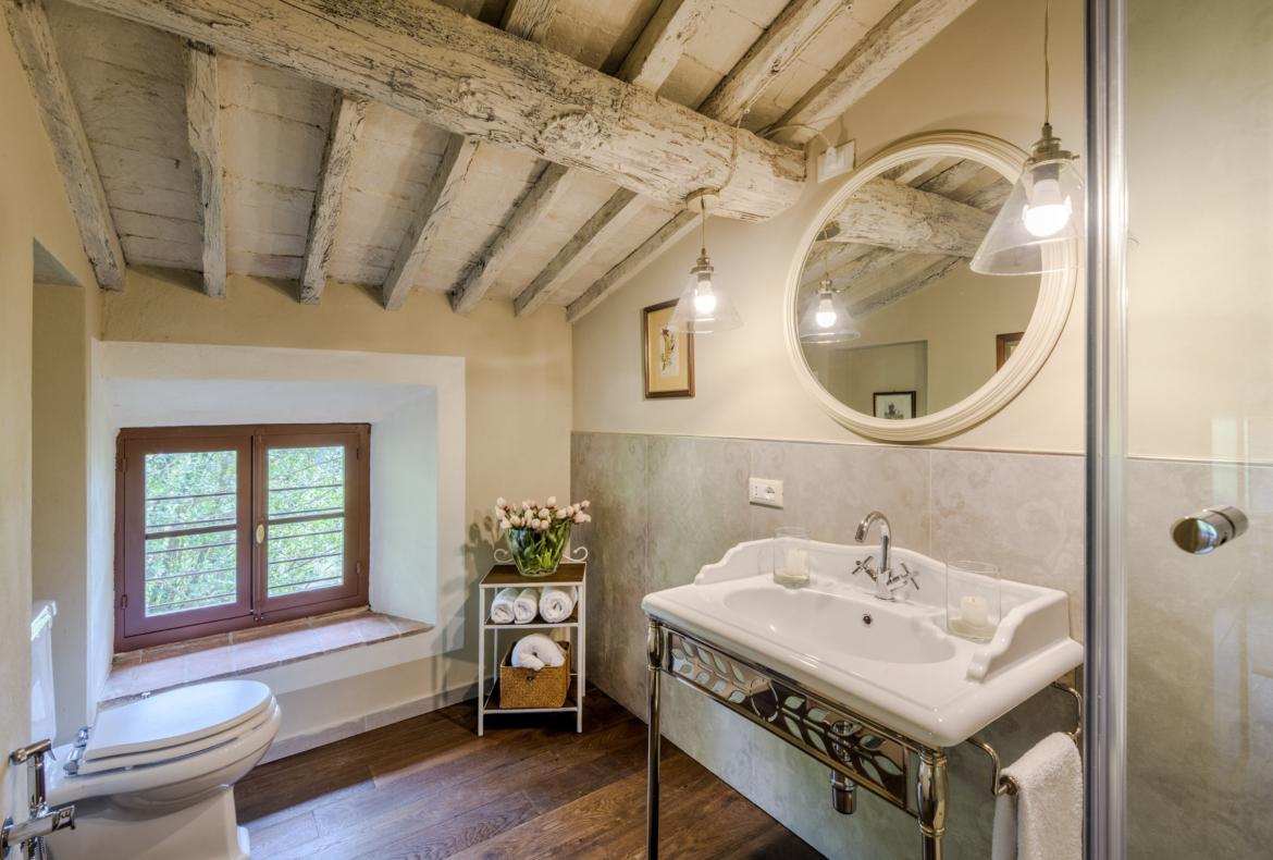 Luxury 11 bedroom holiday villa with private pool in Tuscany Italy (PV3007)