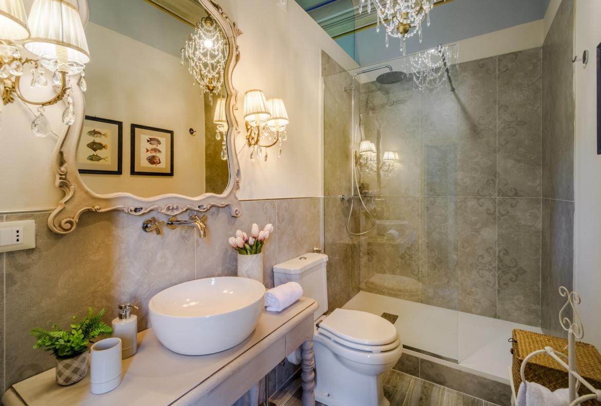 Luxury 11 bedroom holiday villa with private pool in Tuscany Italy (PV3007)