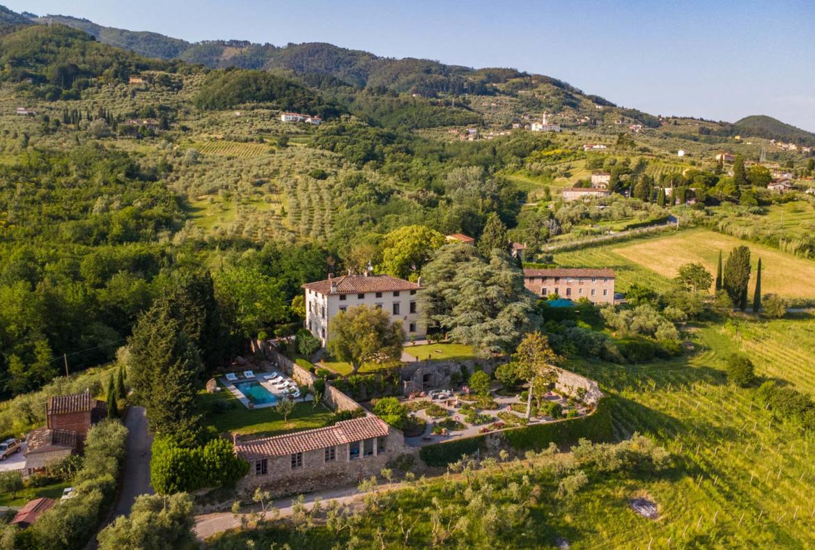 Luxury 11 bedroom holiday villa with private pool in Tuscany Italy (PV3007)