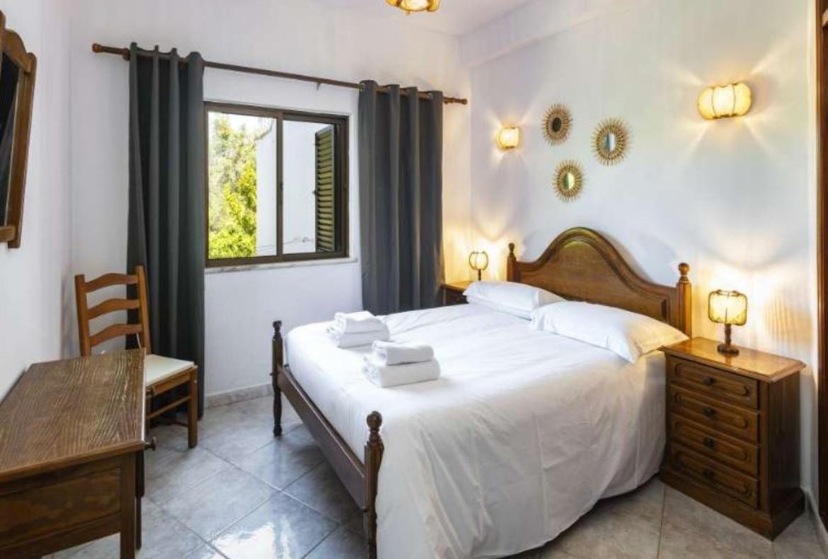 Luxury 9 bedroom holiday villa with private pool in Sagres Portugal (PV983-2)