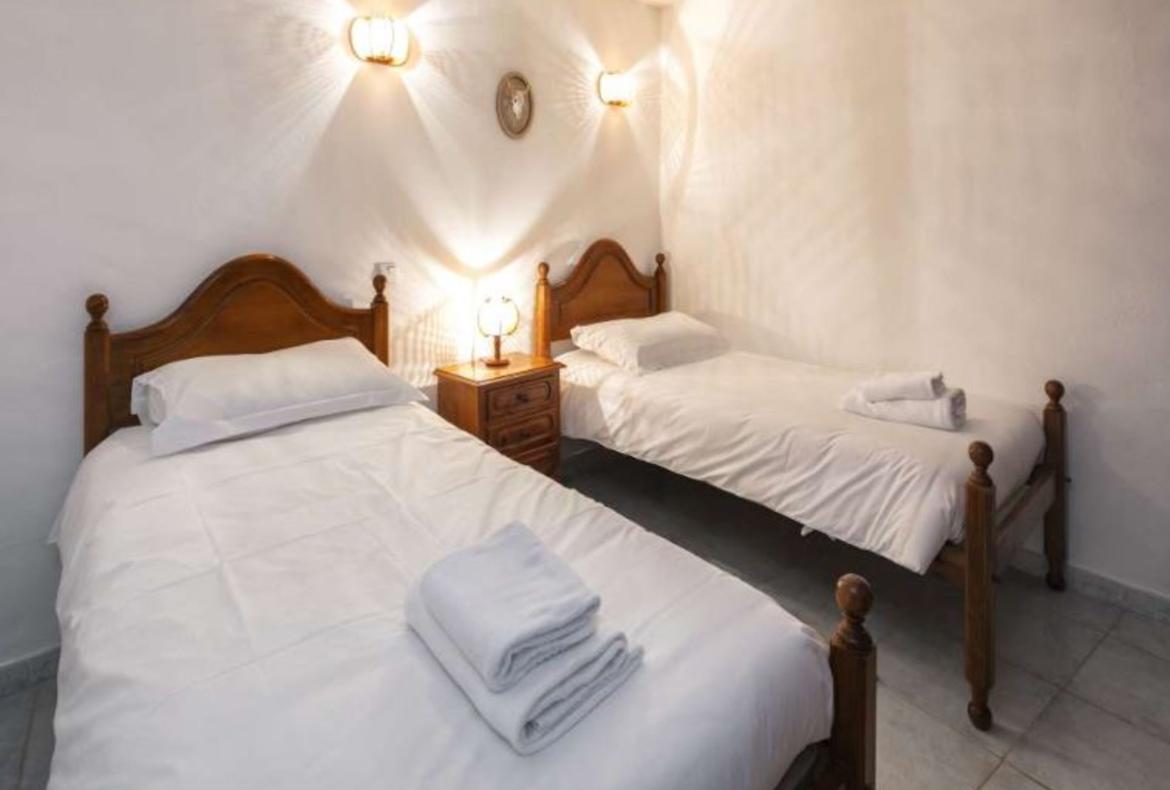Luxury 9 bedroom holiday villa with private pool in Sagres Portugal (PV983-2)
