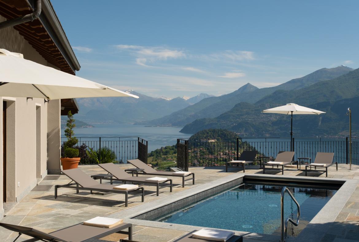 Luxury 4 bedroom holiday villa with private pool in Italian Lakes Italy (PV1002-2)