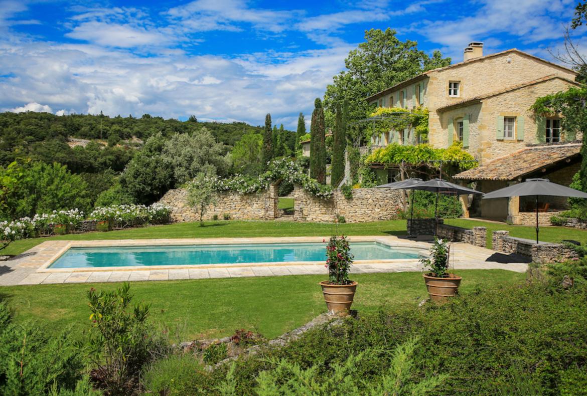 Luxury 6 bedroom holiday villa with private pool in Provence France (PV1599-2)