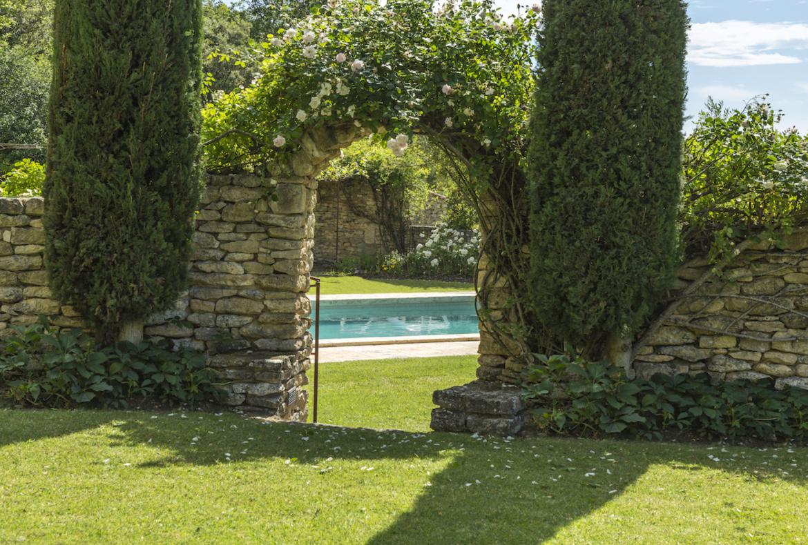 Luxury 6 bedroom holiday villa with private pool in Provence France (PV1599-2)