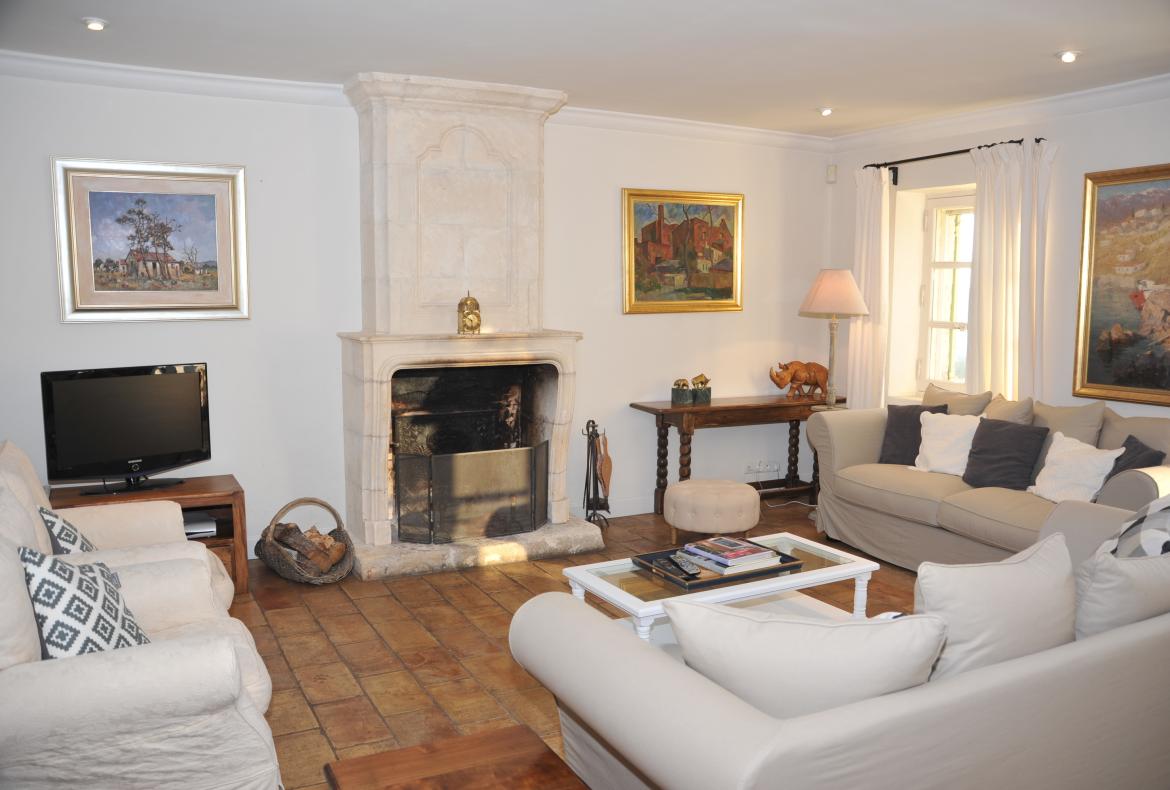 Luxury 6 bedroom holiday villa with private pool in Provence France (PV1599-2)