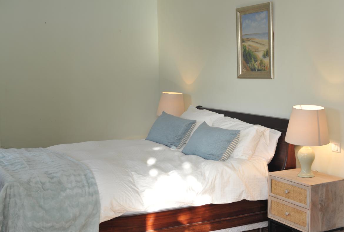 Luxury 6 bedroom holiday villa with private pool in Provence France (PV1599-2)