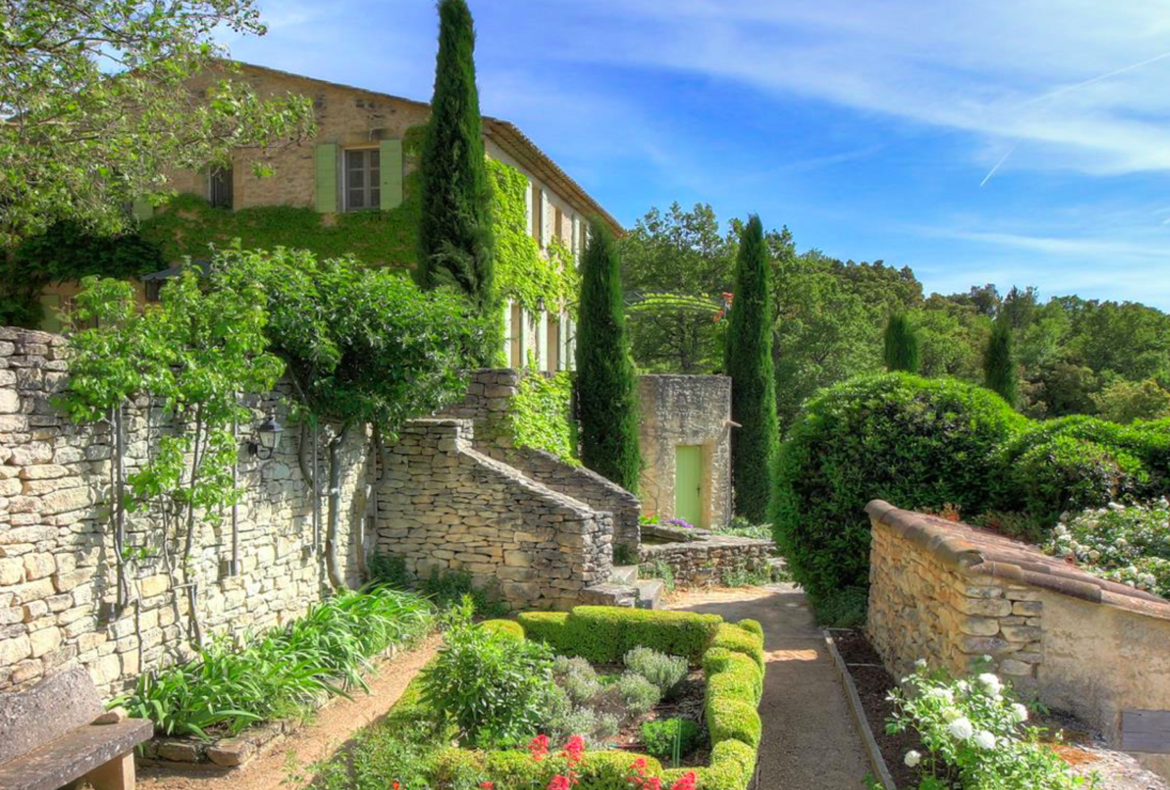 Luxury 6 bedroom holiday villa with private pool in Provence France (PV1599-2)