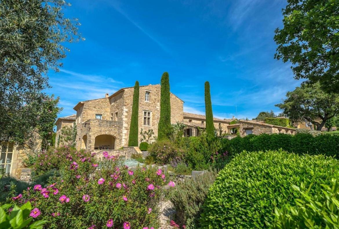 Luxury 7 bedroom holiday villa with private pool in Provence France (PV1640-2)