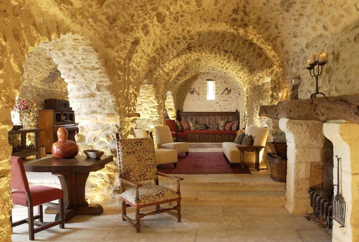 Luxury 7 bedroom holiday villa with private pool in Provence France (PV1640-2)