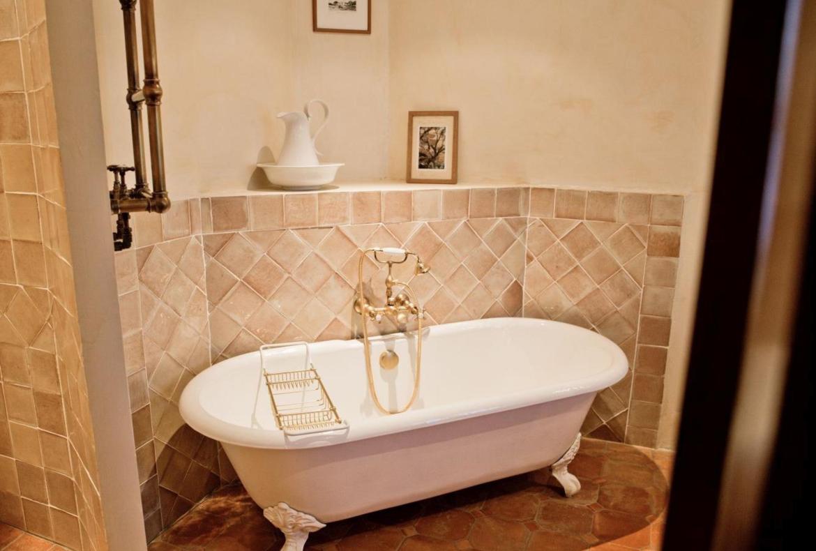 Luxury 7 bedroom holiday villa with private pool in Provence France (PV1640-2)