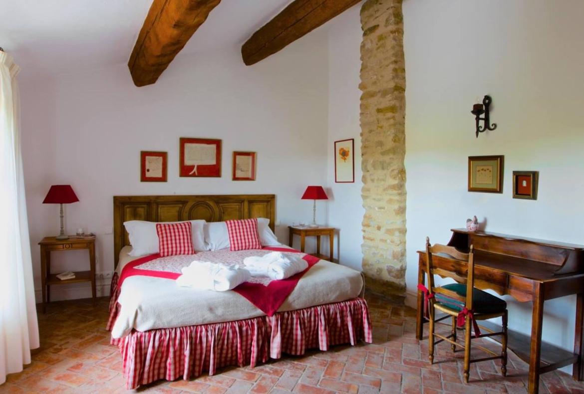 Luxury 7 bedroom holiday villa with private pool in Provence France (PV1640-2)
