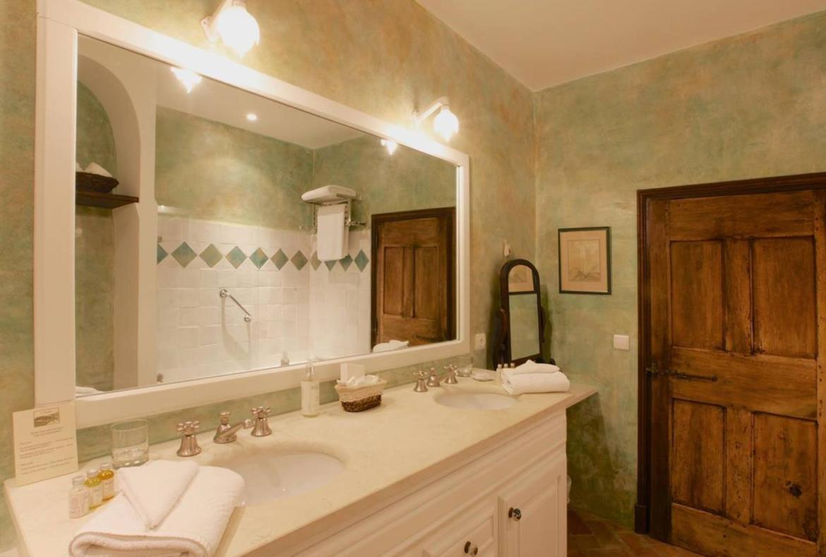 Luxury 7 bedroom holiday villa with private pool in Provence France (PV1640-2)