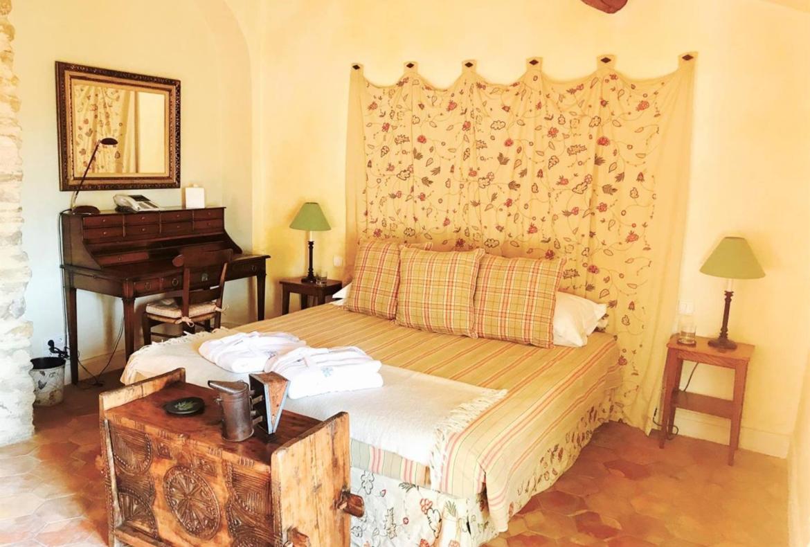 Luxury 7 bedroom holiday villa with private pool in Provence France (PV1640-2)