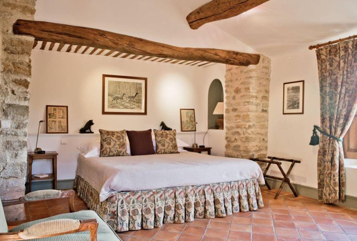 Luxury 7 bedroom holiday villa with private pool in Provence France (PV1640-2)