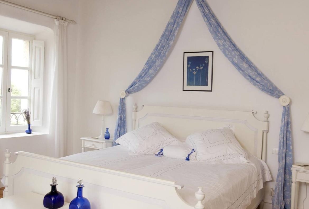 Luxury 7 bedroom holiday villa with private pool in Provence France (PV1640-2)
