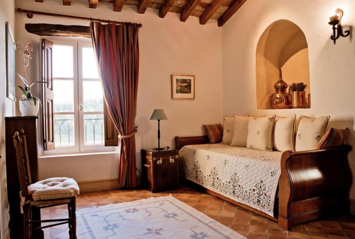 Luxury 7 bedroom holiday villa with private pool in Provence France (PV1640-2)