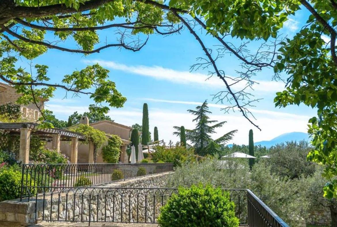 Luxury 7 bedroom holiday villa with private pool in Provence France (PV1640-2)