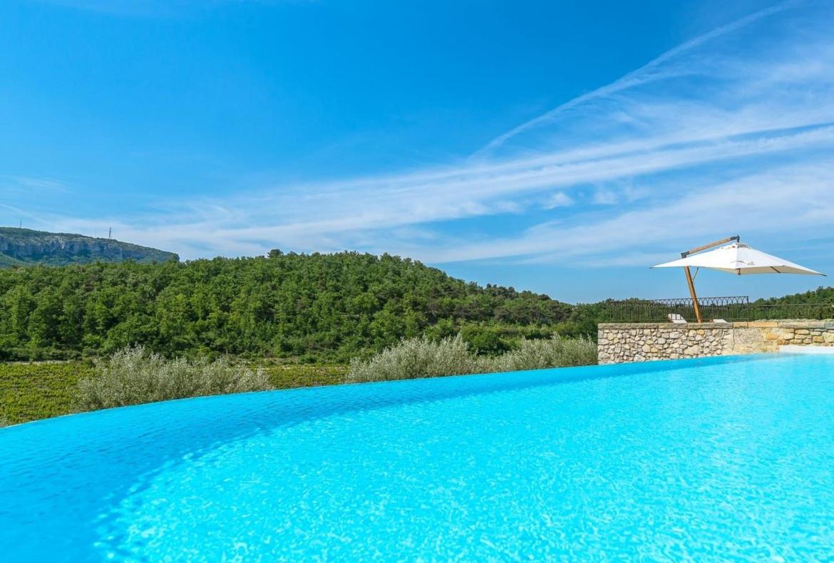 Luxury 7 bedroom holiday villa with private pool in Provence France (PV1640-2)