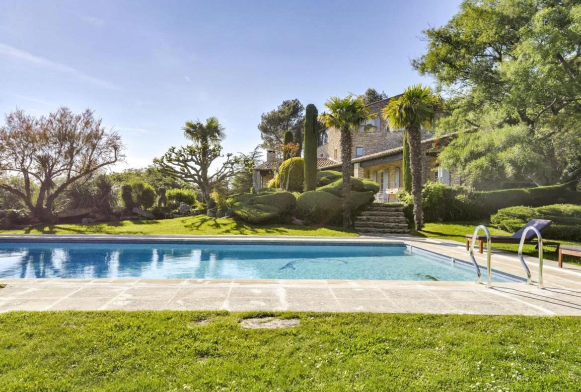 Luxury 8 bedroom holiday villa with private pool in Provence France (PV1836-2)