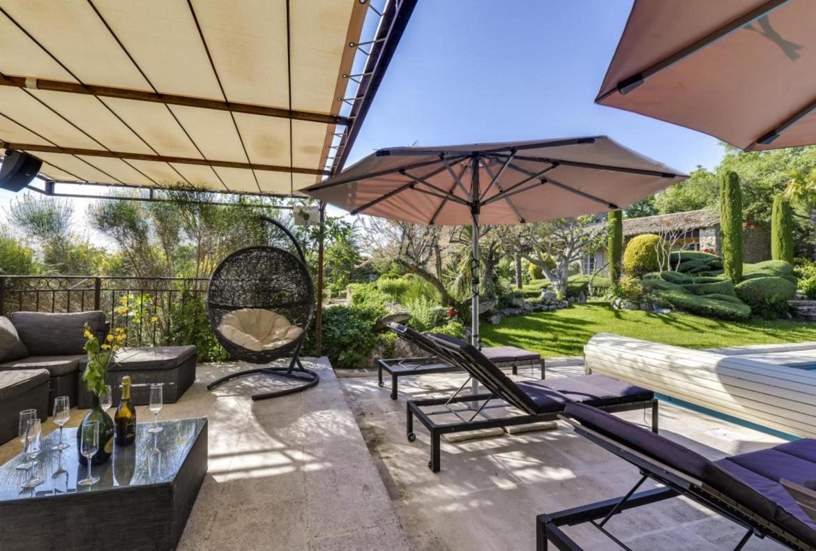 Luxury 8 bedroom holiday villa with private pool in Provence France (PV1836-2)