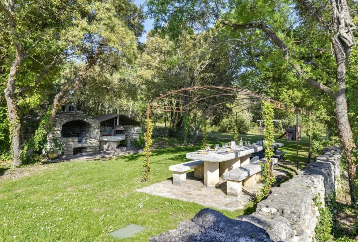 Luxury 8 bedroom holiday villa with private pool in Provence France (PV1836-2)