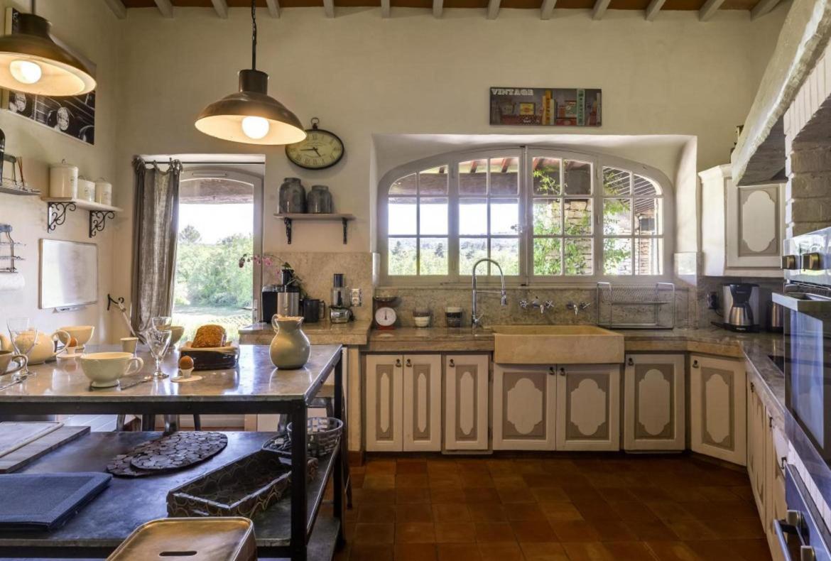 Luxury 8 bedroom holiday villa with private pool in Provence France (PV1836-2)