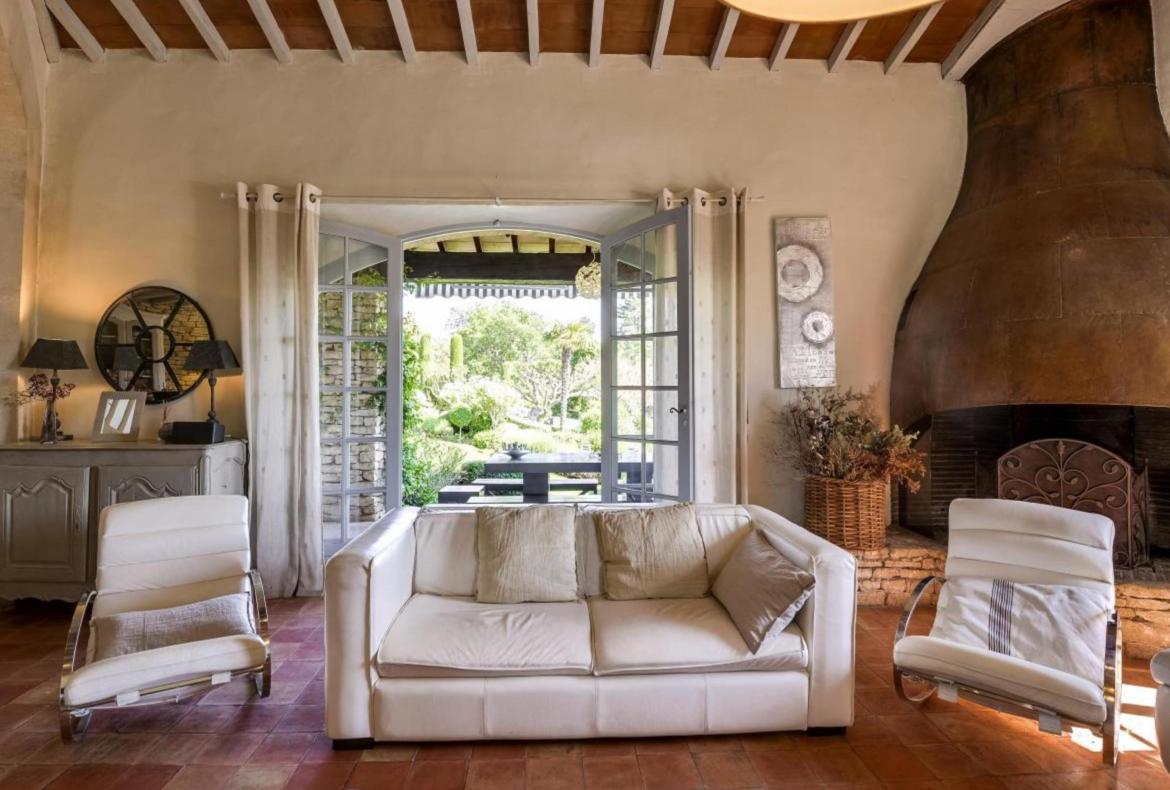 Luxury 8 bedroom holiday villa with private pool in Provence France (PV1836-2)