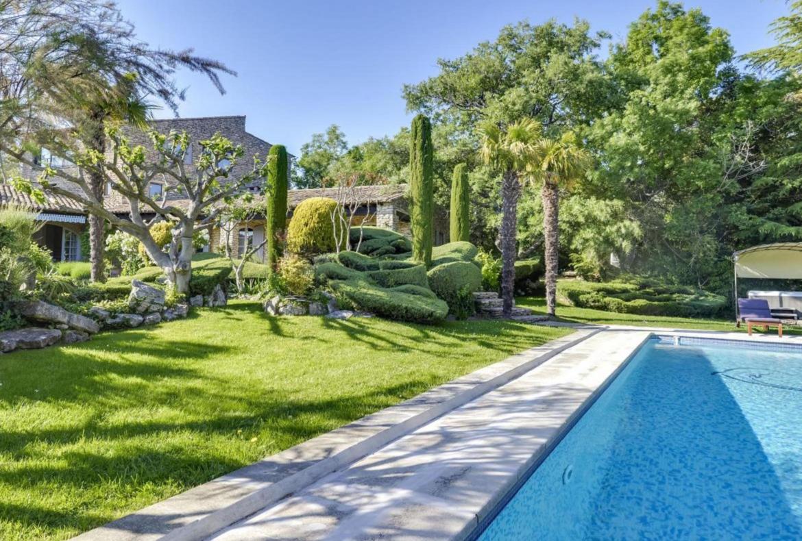 Luxury 8 bedroom holiday villa with private pool in Provence France (PV1836-2)