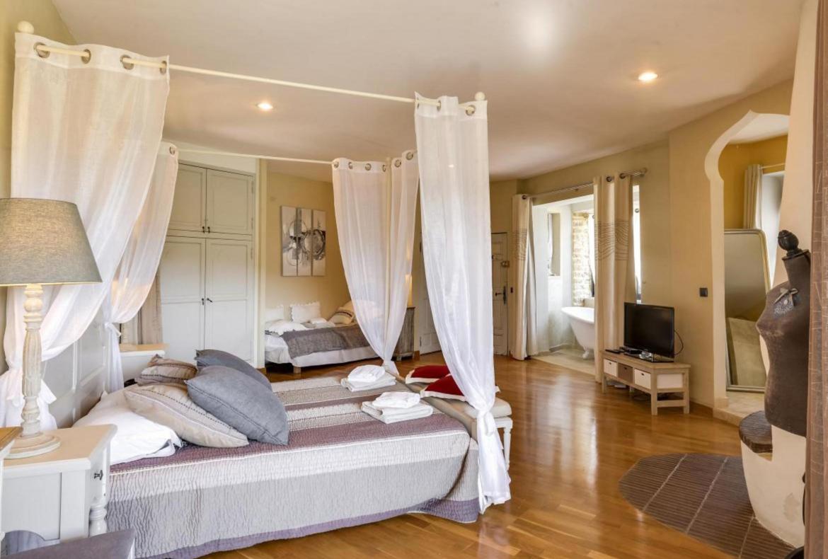 Luxury 8 bedroom holiday villa with private pool in Provence France (PV1836-2)