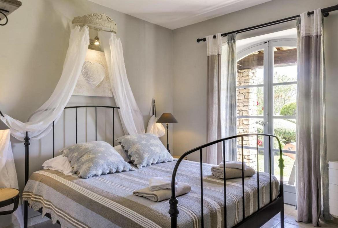 Luxury 8 bedroom holiday villa with private pool in Provence France (PV1836-2)